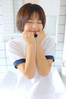上面一个日底下一个女